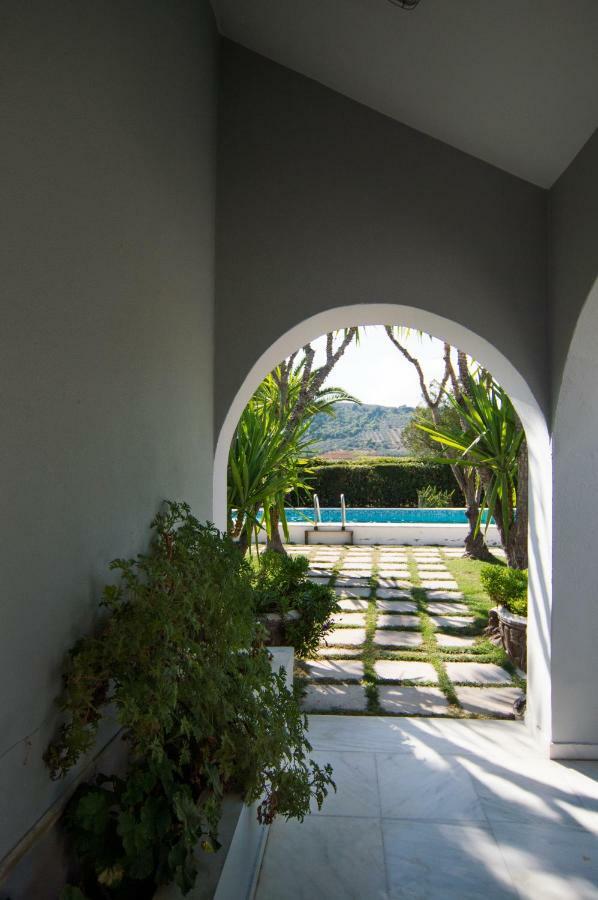 Country Villa Peloponnese With Tennis Court And Pool Zevgolateíon Dış mekan fotoğraf